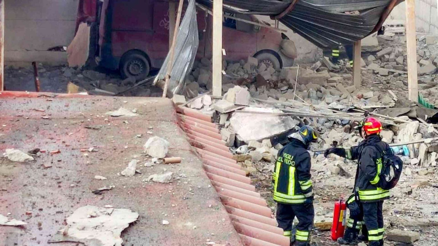 A Ercolano esplode una fabbrica (abusiva) di fuochi d'artificio: tre morti