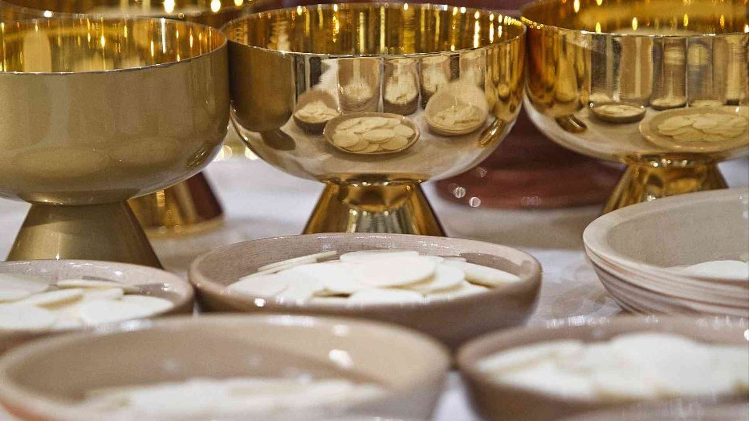 I detenuti producono ostie per la Messa