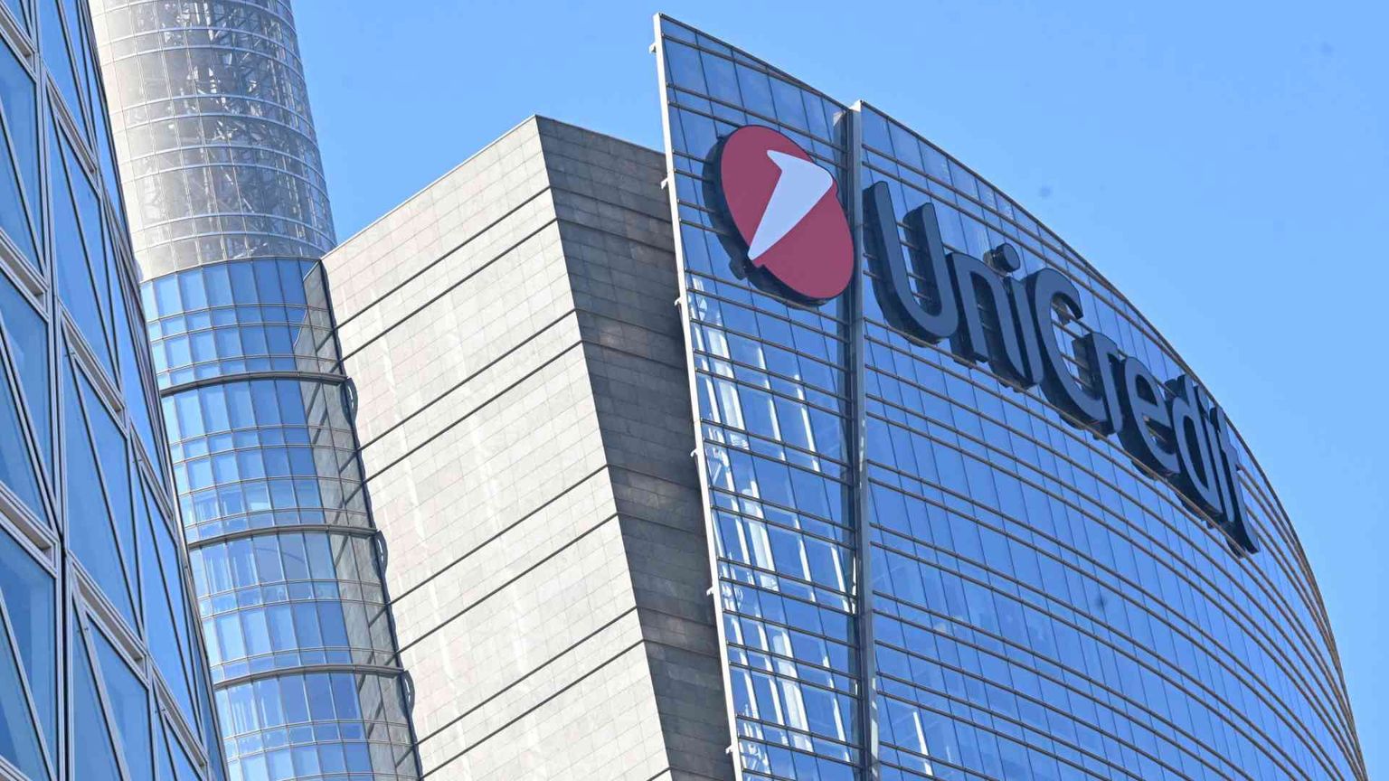 UniCredit vuole conquistare Banco Bpm, il governo è contrario