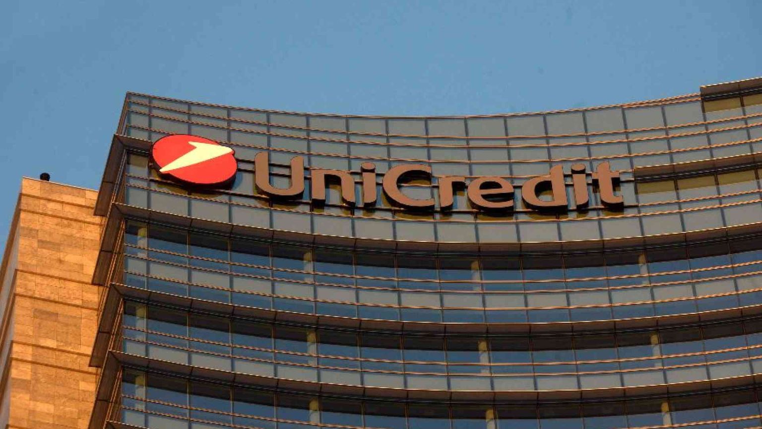 Unicredit all'attacco su Bpm: le reazioni di credito cooperativo e sindacati