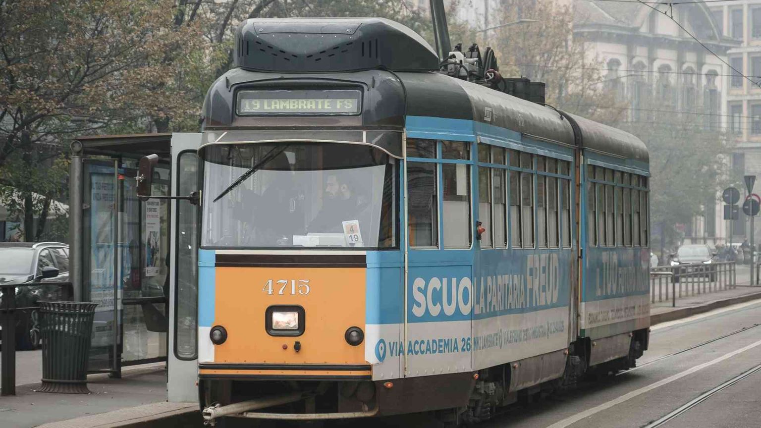 Il paradosso della mobilità italiana: i “forzati” dell’auto sono i più poveri