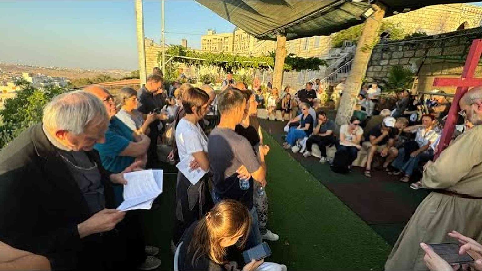 La preghiera di Zuppi per la pace. «Recitiamola ogni giorno, lungo l'Avvento»