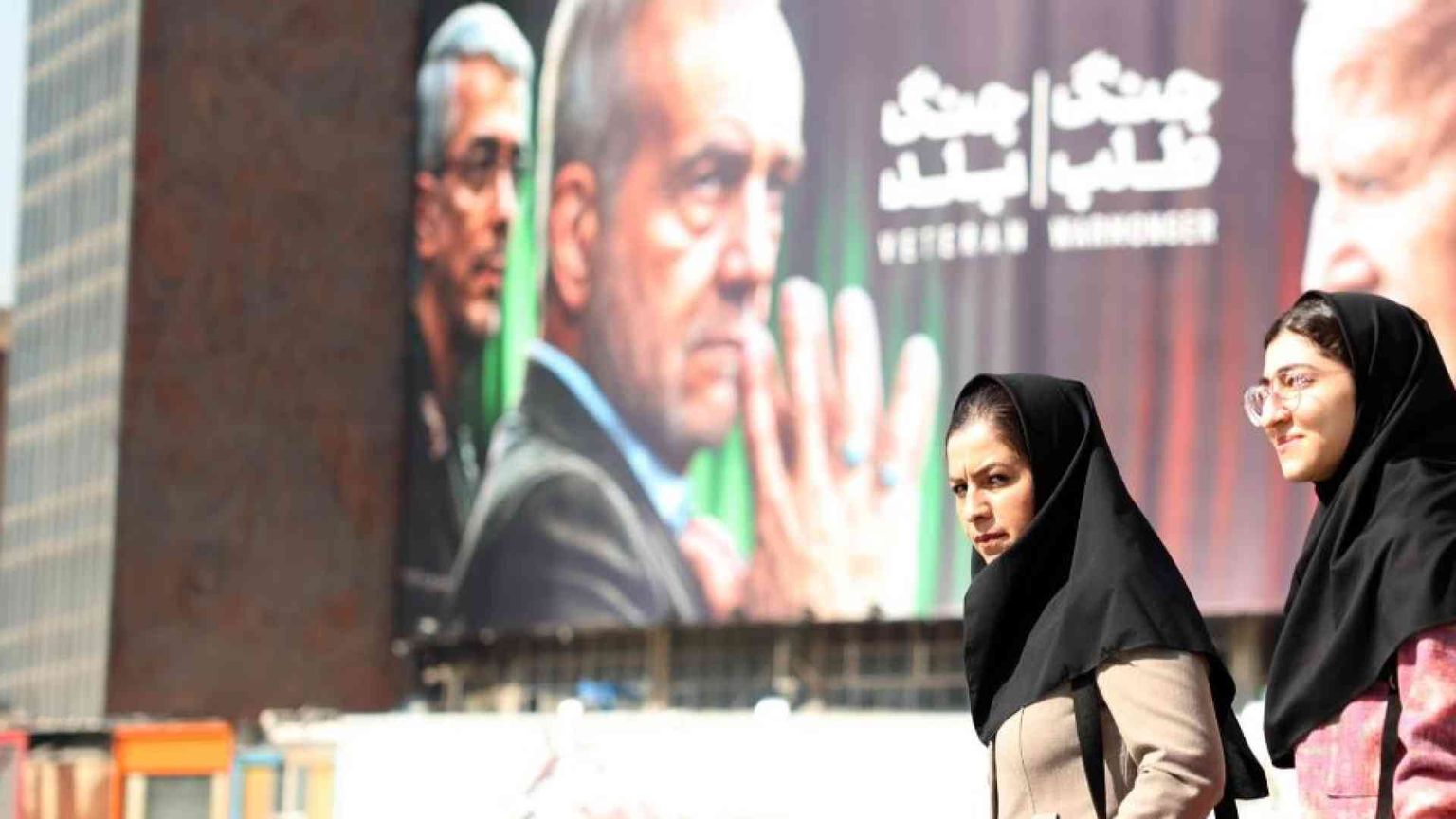 Il presidente Pezeshkian frena sulla nuova stretta sul velo: provoca malcontento