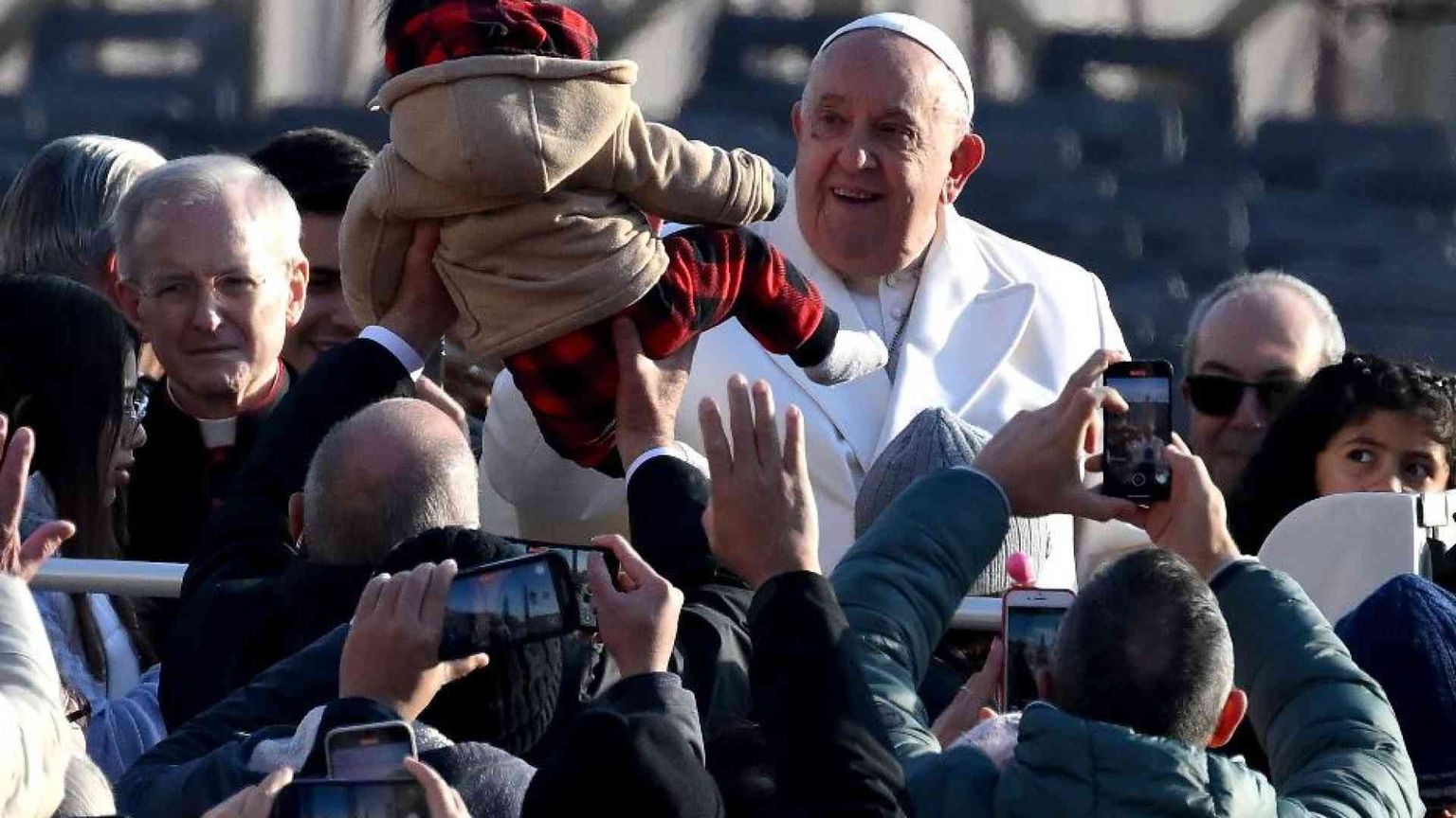 Il Papa: la guerra distrugge. Tanti bambini innocenti morti