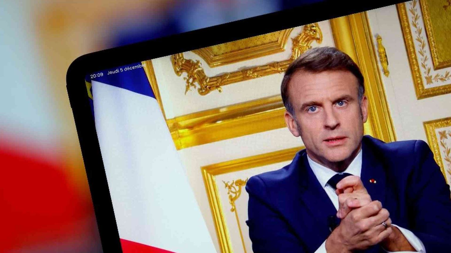 Il discorso di Macron: «Non mi dimetto»