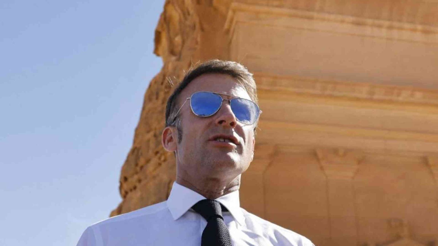 Il governo interrotto di Barnier, ecco perché Macron è diventato il «Re solo»