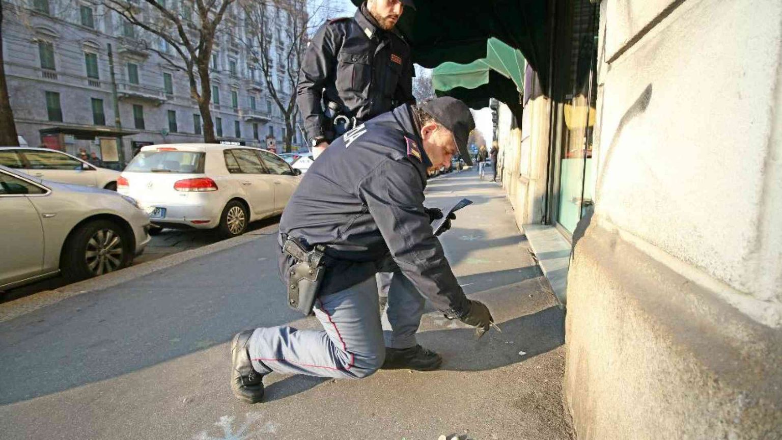 Lo scontro politico su Marco, che è morto di freddo in un garage