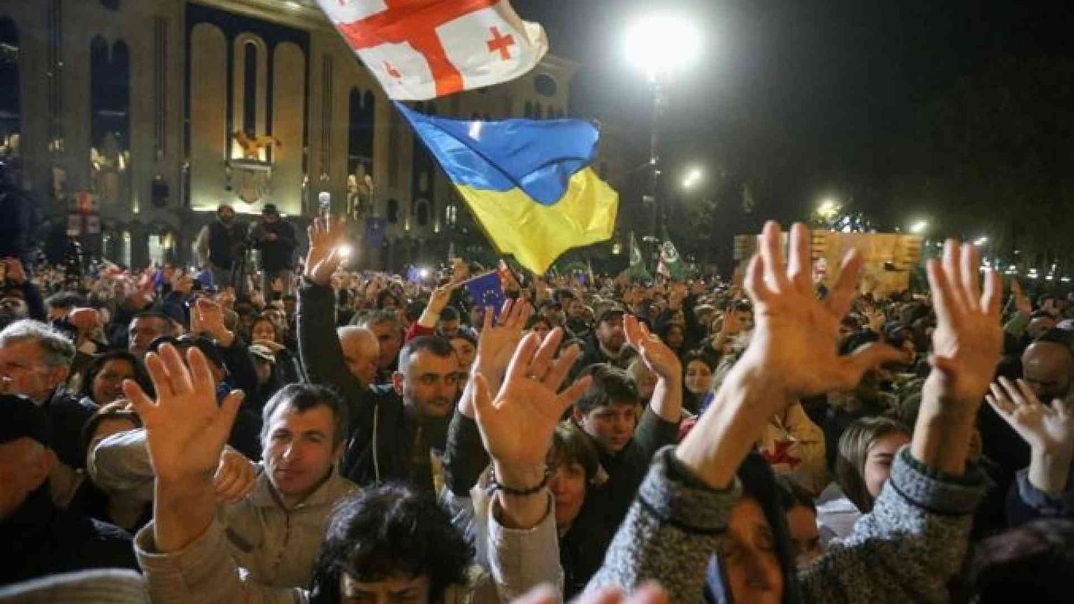 Il “sogno georgiano” non spegne il desiderio di Ue. Un’altra notte di scontri