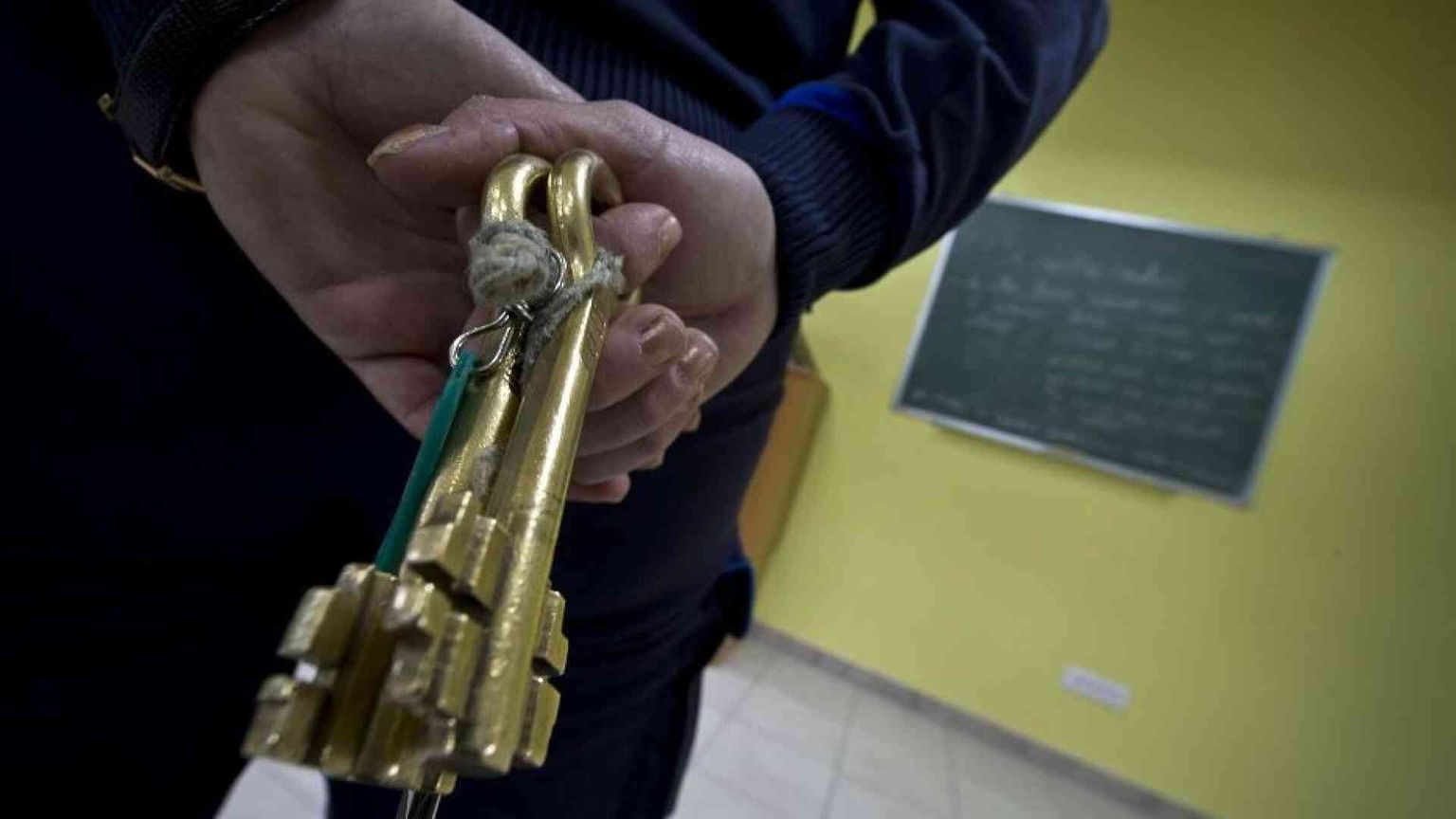 Spazi ridotti e bagni di fortuna nel carcere minorile più affollato d'Italia