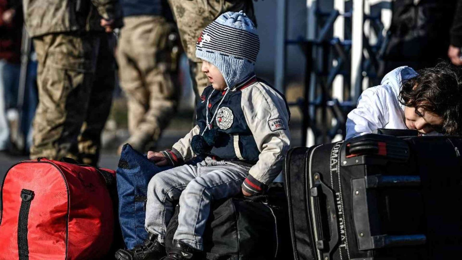 Rifugiati, quanti muri in Europa. Nel mondo 1 persona su 67 è profuga