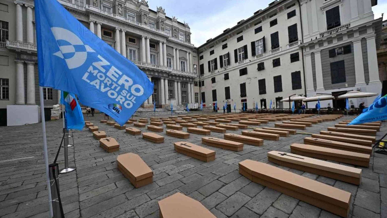 Un'altra strage sul lavoro: 5 morti