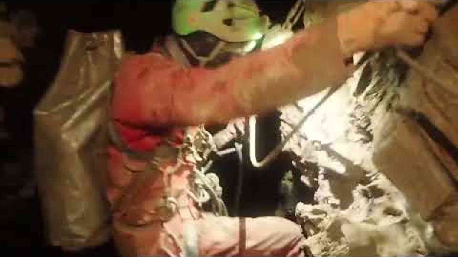 In trappola nella grotta, corsa per salvarla