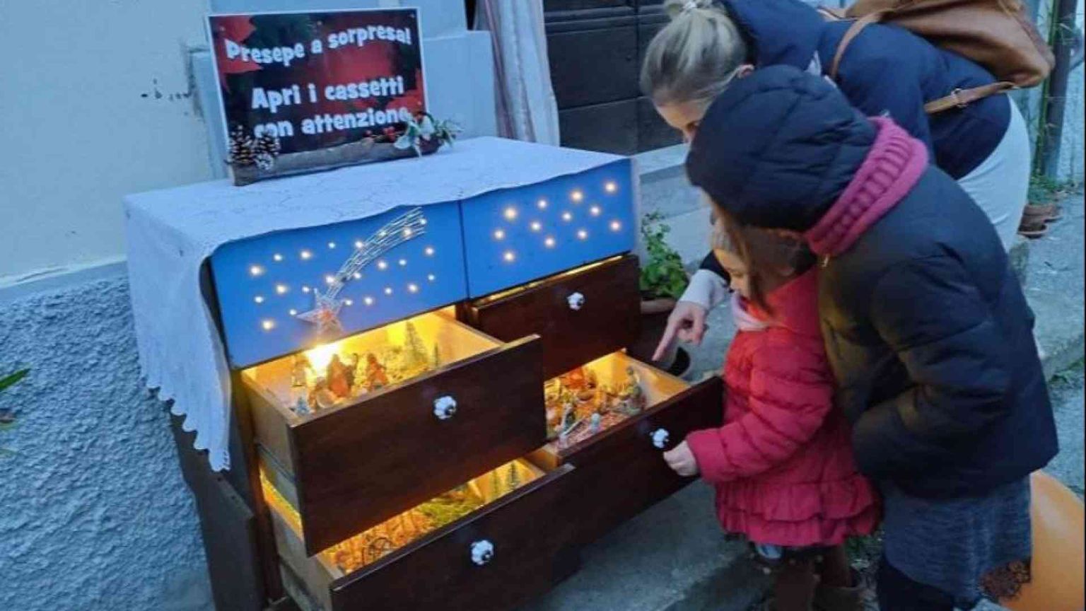 Più presepi che abitanti, Betlemme rinasce nelle strade di Portico di Romagna