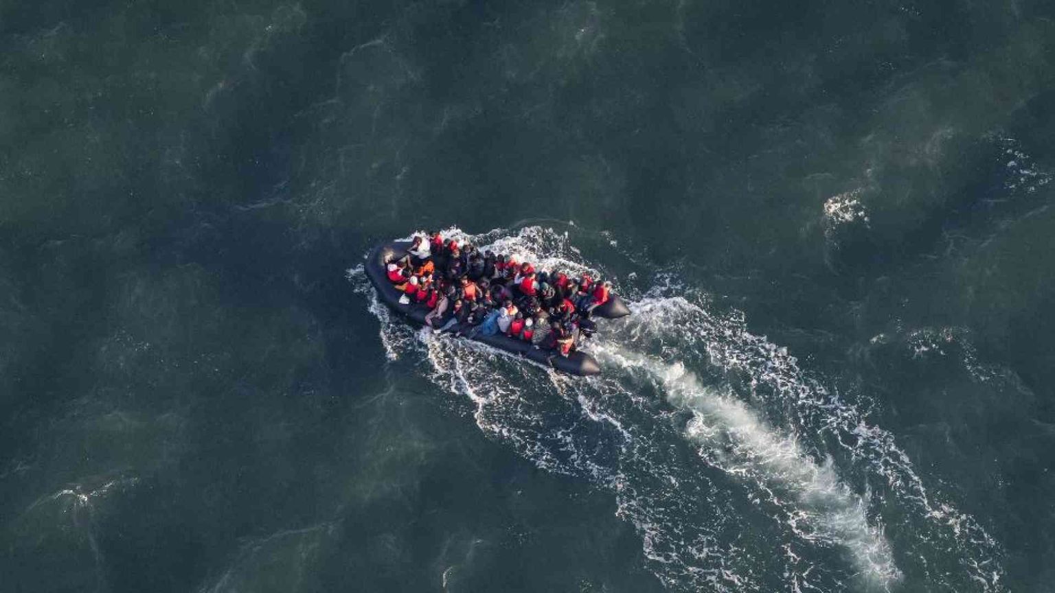 Naufragio nel Mediterraneo, 15 morti. Sea Watch: «Nessuno li ha soccorsi»