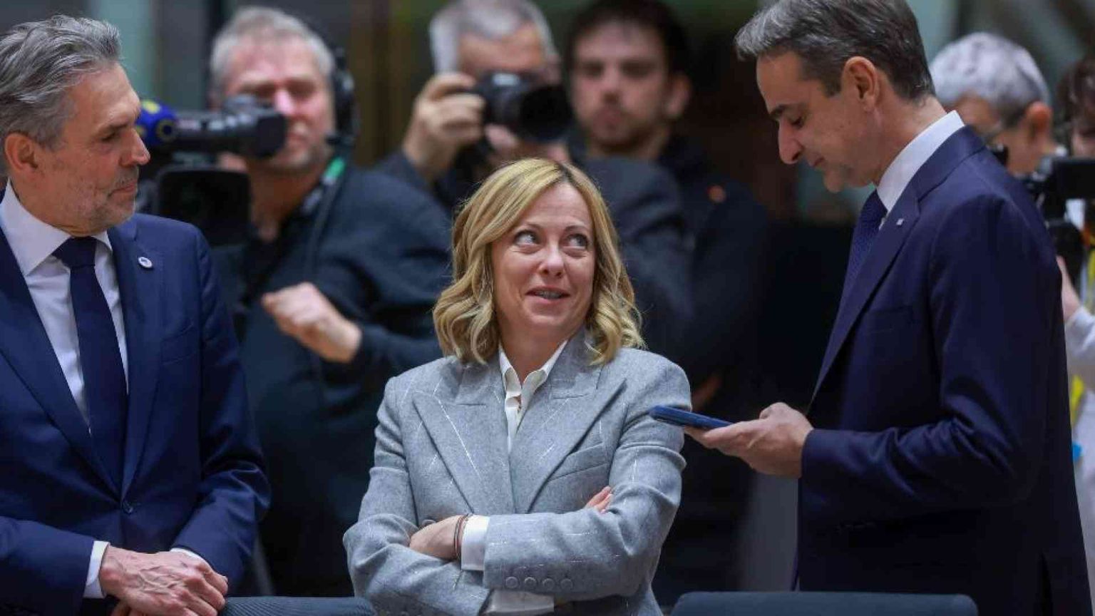 Ue, verso «soluzioni innovative» da marzo. Meloni, con febbre, lascia lavori