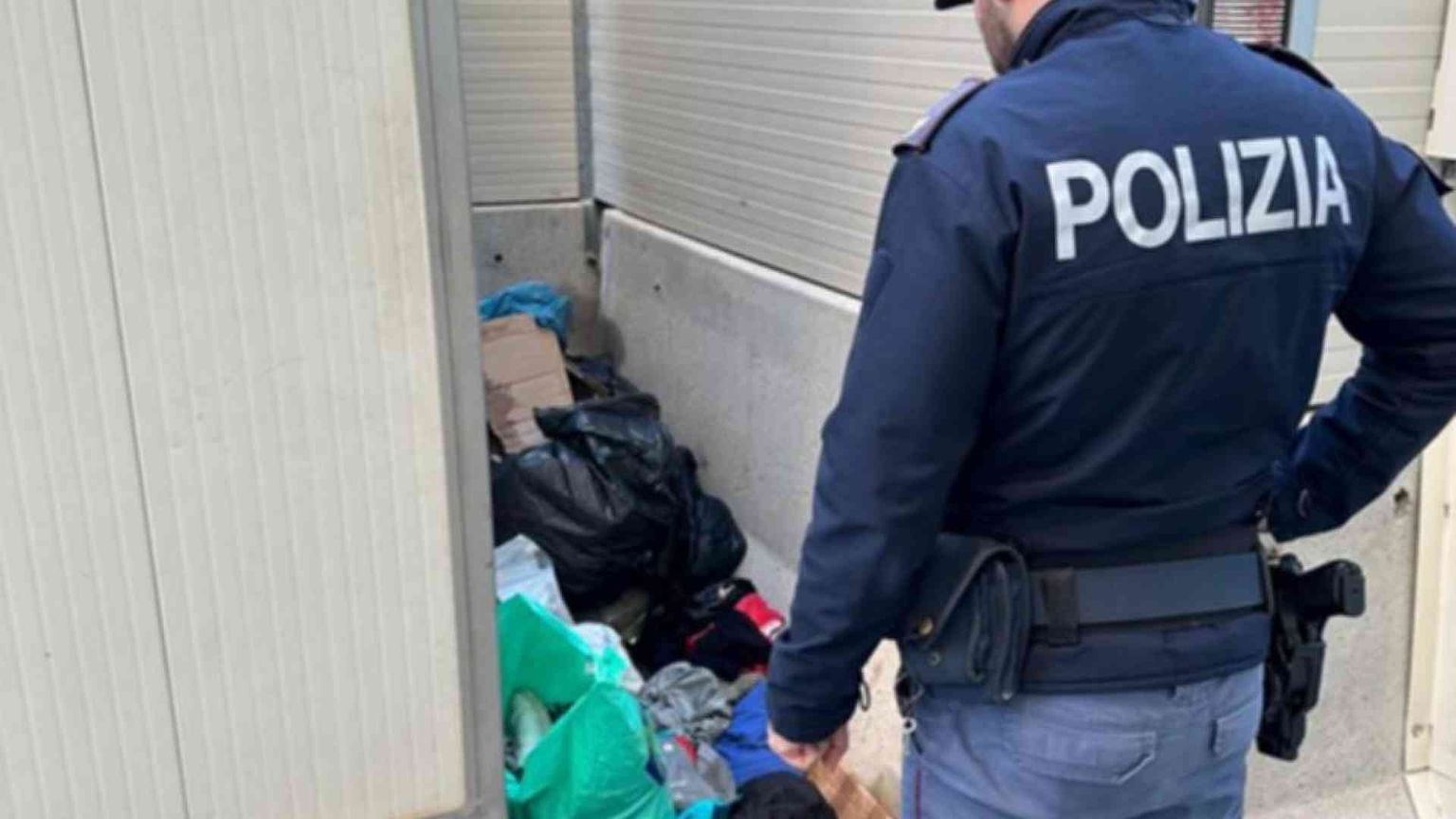 Il bimbo nato in strada: due abbandoni, adesso aiutare anche la madre