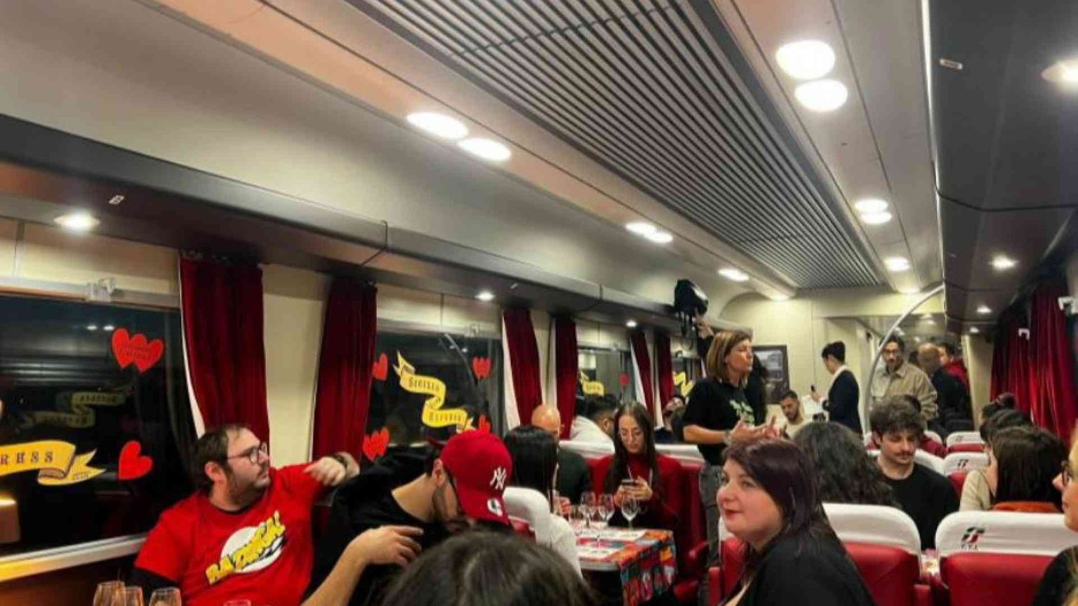 Sul treno che per Natale ha riunito le famiglie viaggiando da Nord a Sud