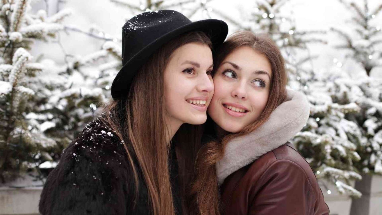 Una donna single e due gemelle adolescenti. Eppure è una famiglia