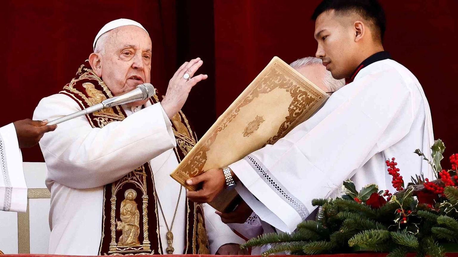 Il Papa: «Tacciano le armi. Abbattiamo i muri e i debiti»