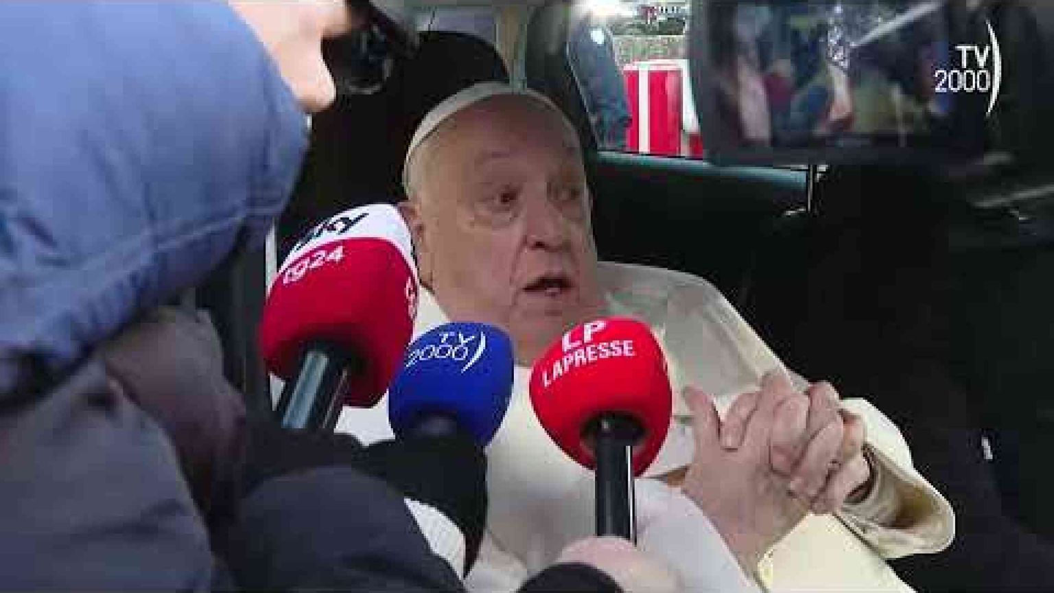 Il Papa ha aperto la Porta Santa di Rebibbia: «Una “basilica”»