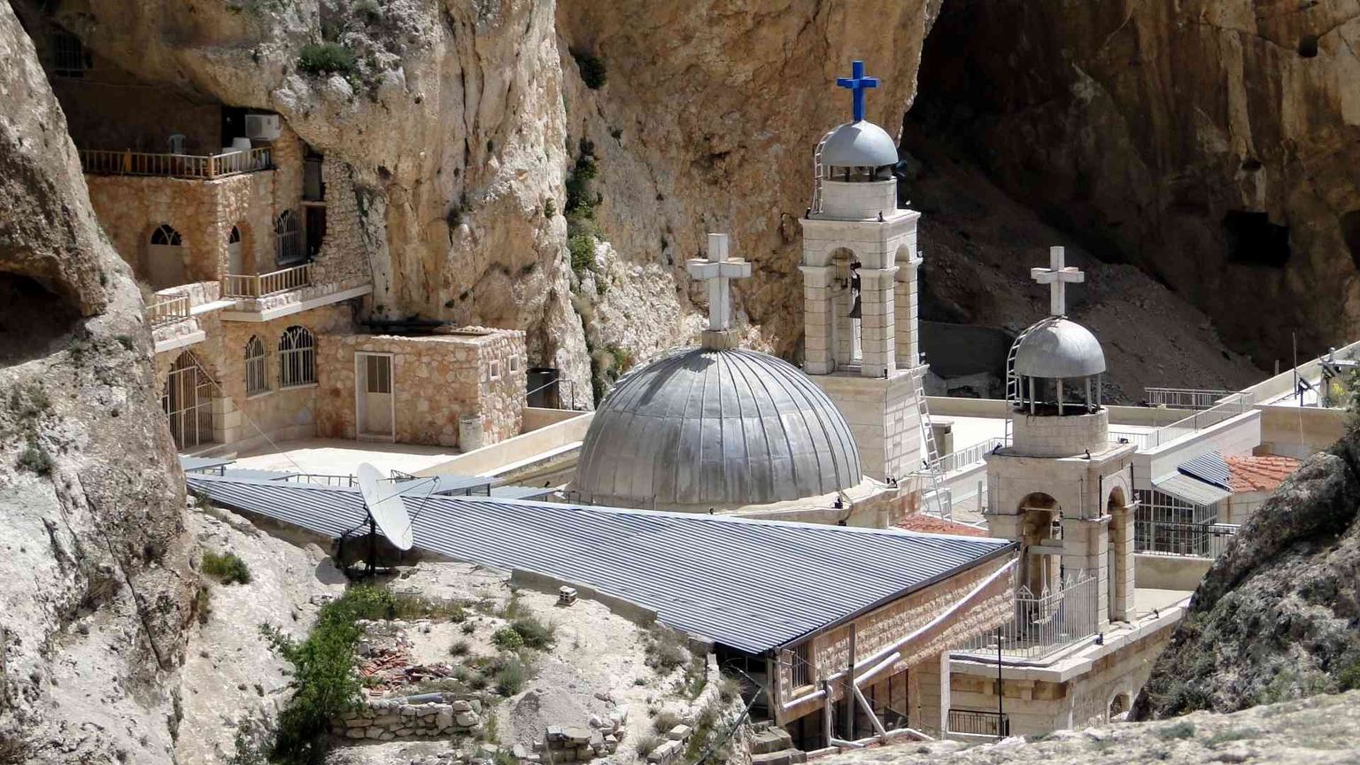 A Maalula, cuore cristiano della Siria, l'albero di Natale per riconciliarsi