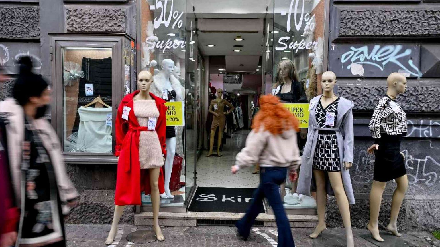 Saldi al via il 4 gennaio, spesa media 307 euro a famiglia