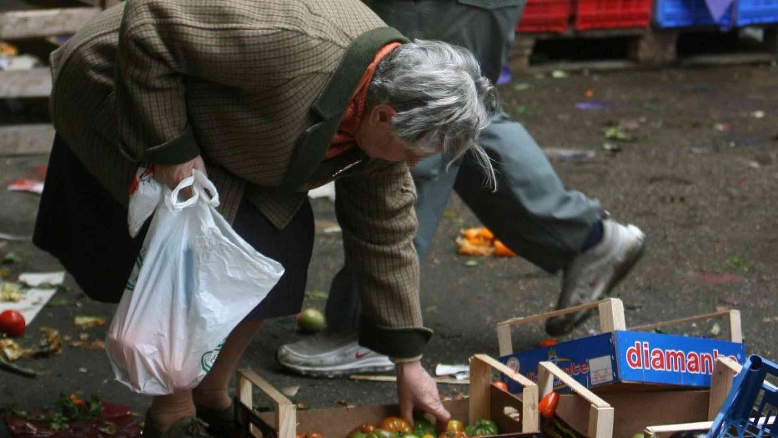 Sprechi alimentari, l’ingiustizia dalla produzione a casa nostra