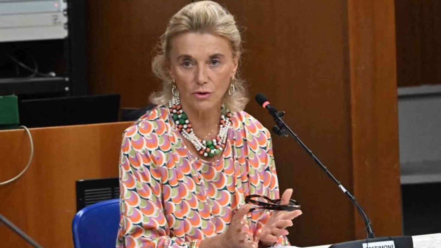 Intelligence, Elisabetta Belloni lascia in anticipo