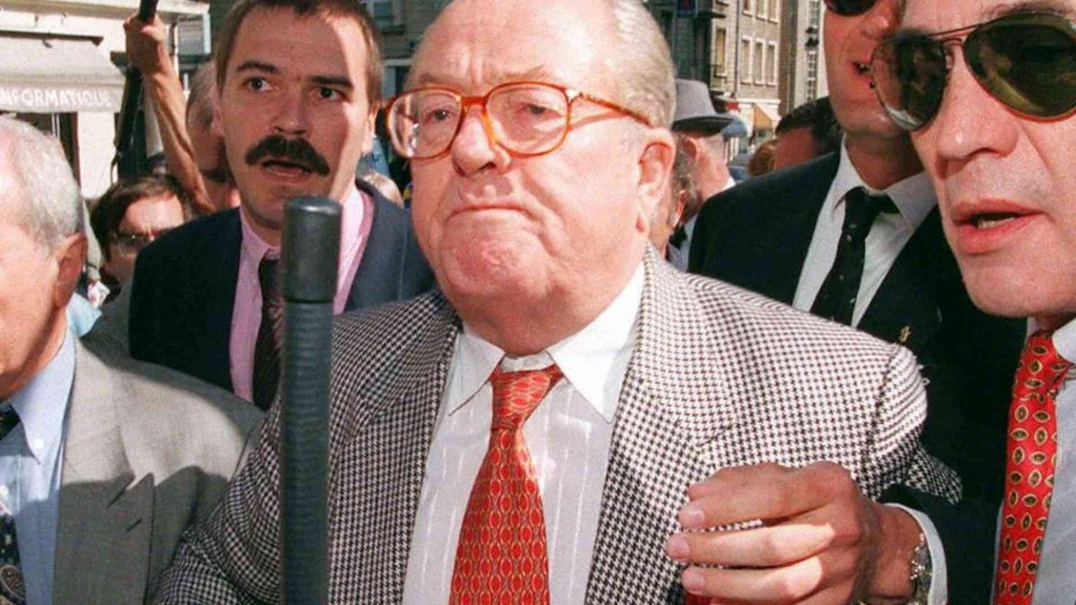 Addio a Le Pen, il leader xenofobo che aprì le porte all'estrema destra