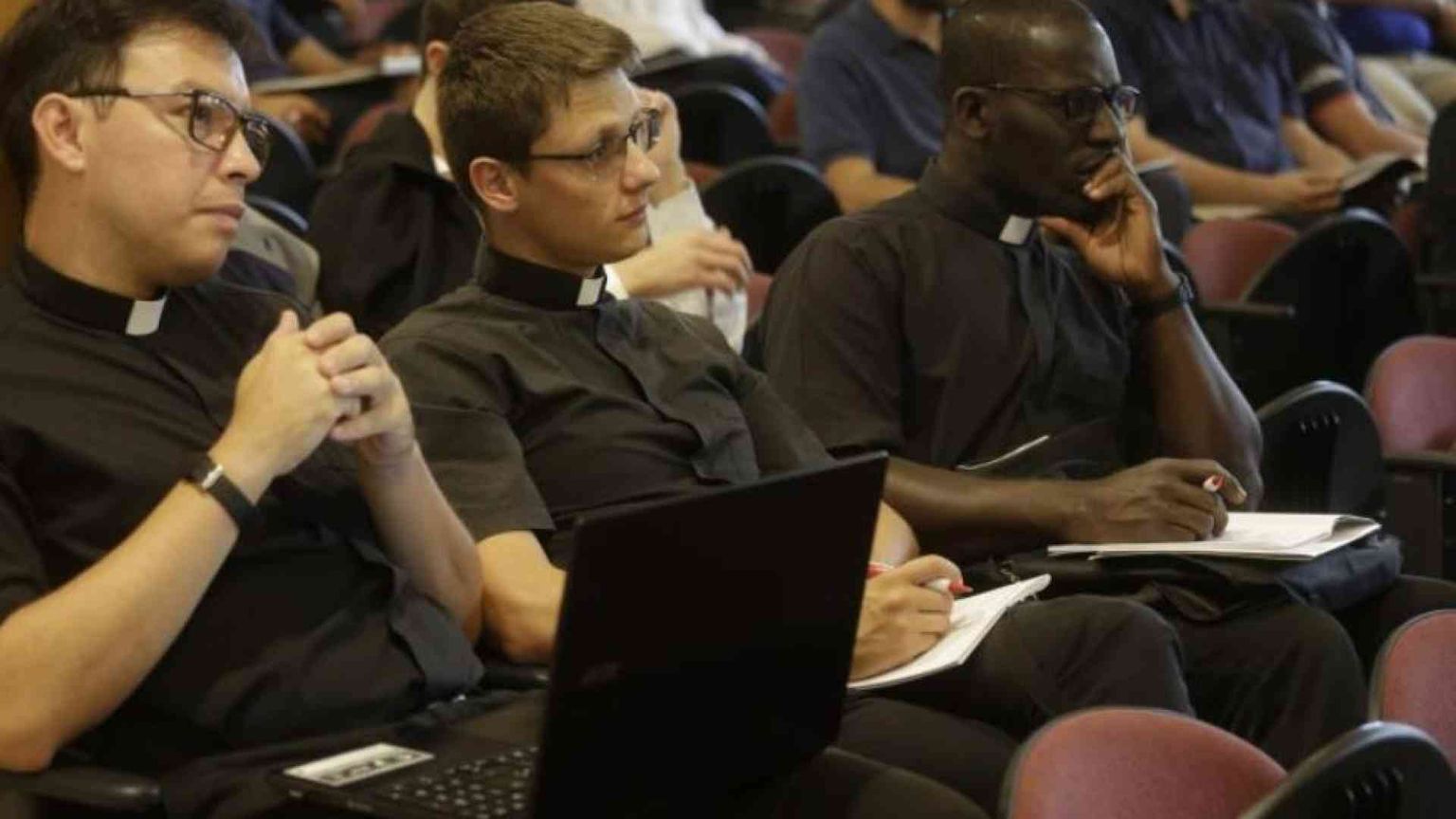 Ecco come si potrà diventare preti in Italia