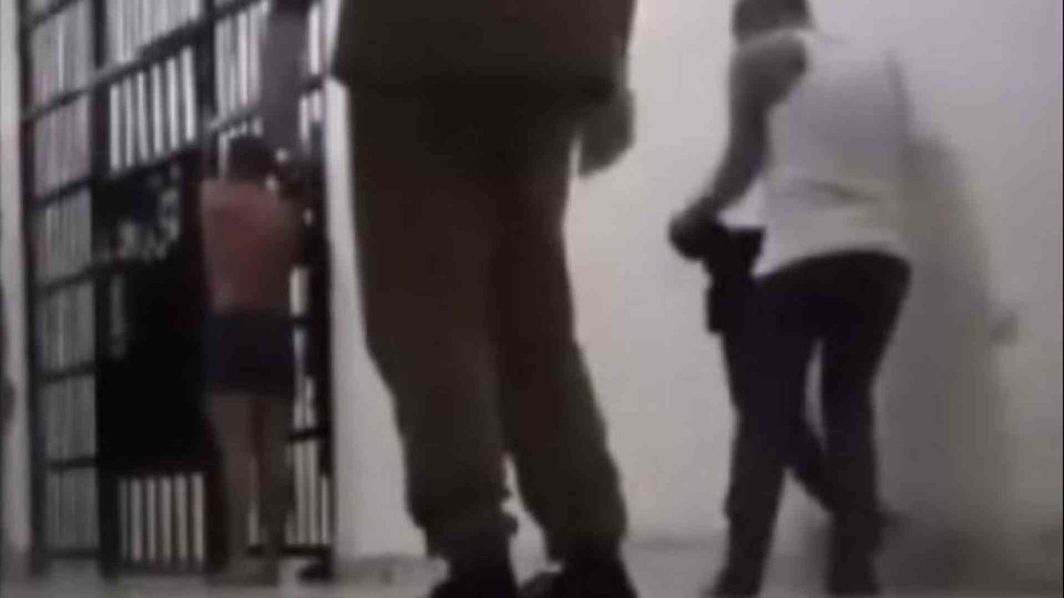 Orrore in Libia: torture nei centri e deportazioni nel deserto. Ecco le prove