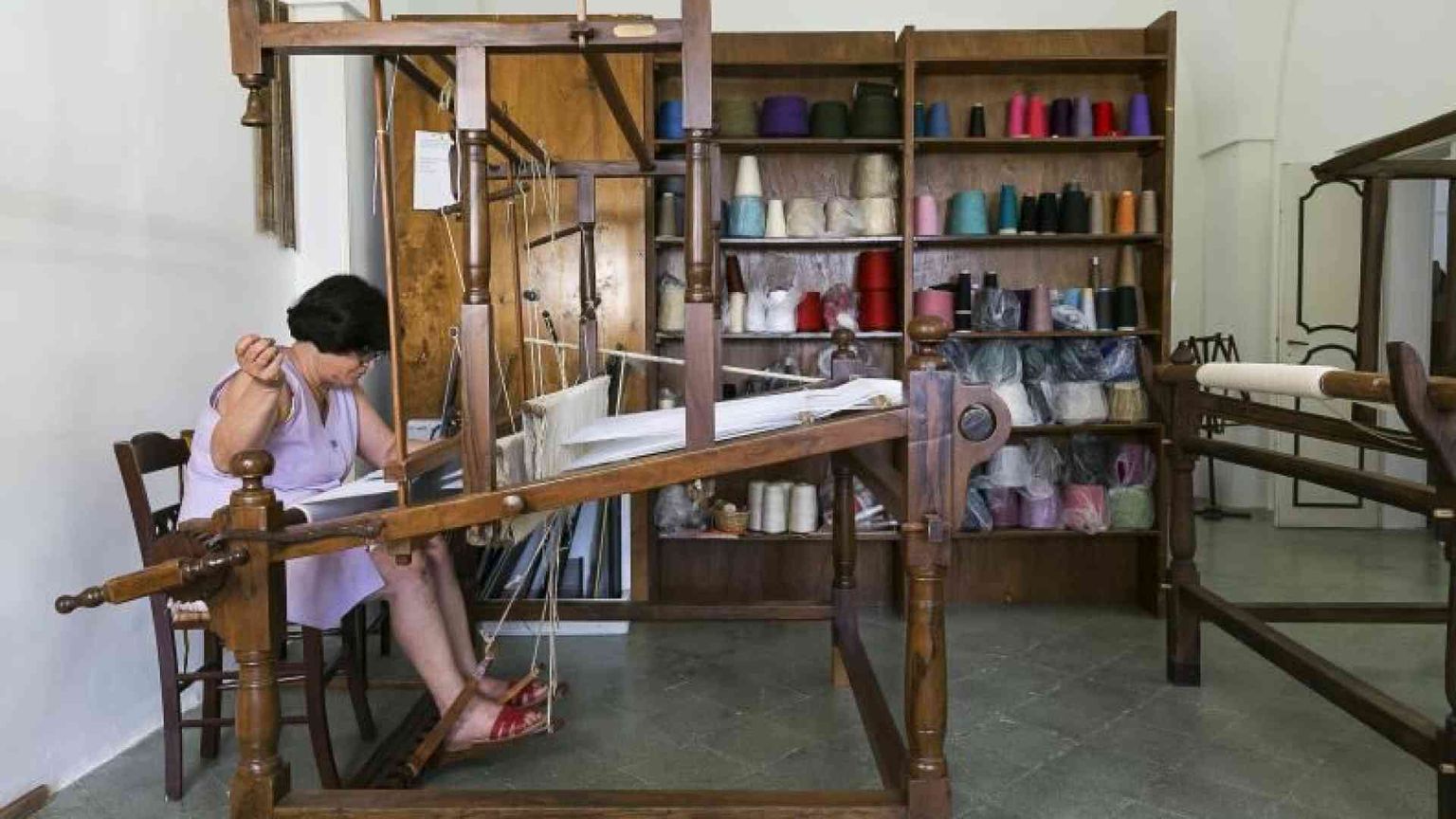 Tessitura e formazione: a Uggiano La Chiesa le Costantine intrecciano speranza