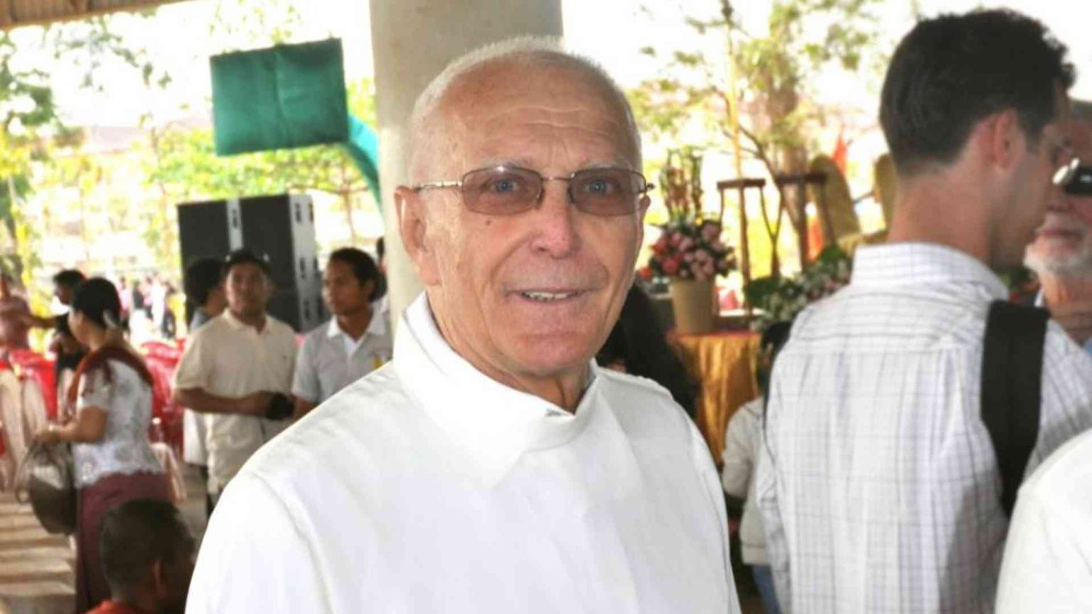 Morto padre Ponchaud, testimone dei massacri dei khmer rossi in Cambogia