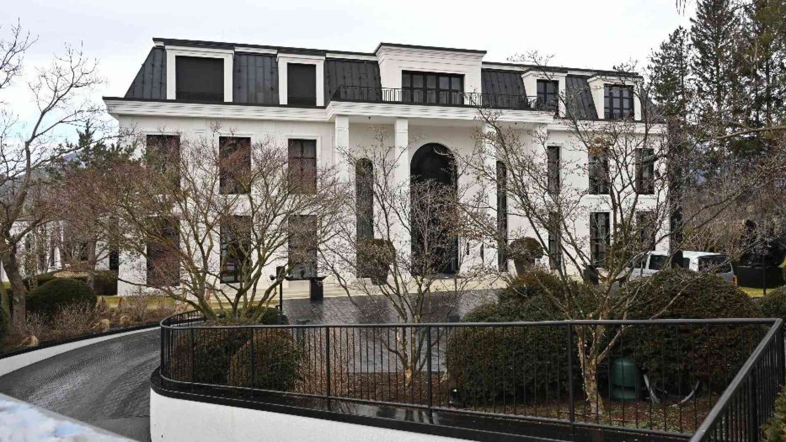 Finisce la parabola di René Benko. Il miliardario arrestato in Austria