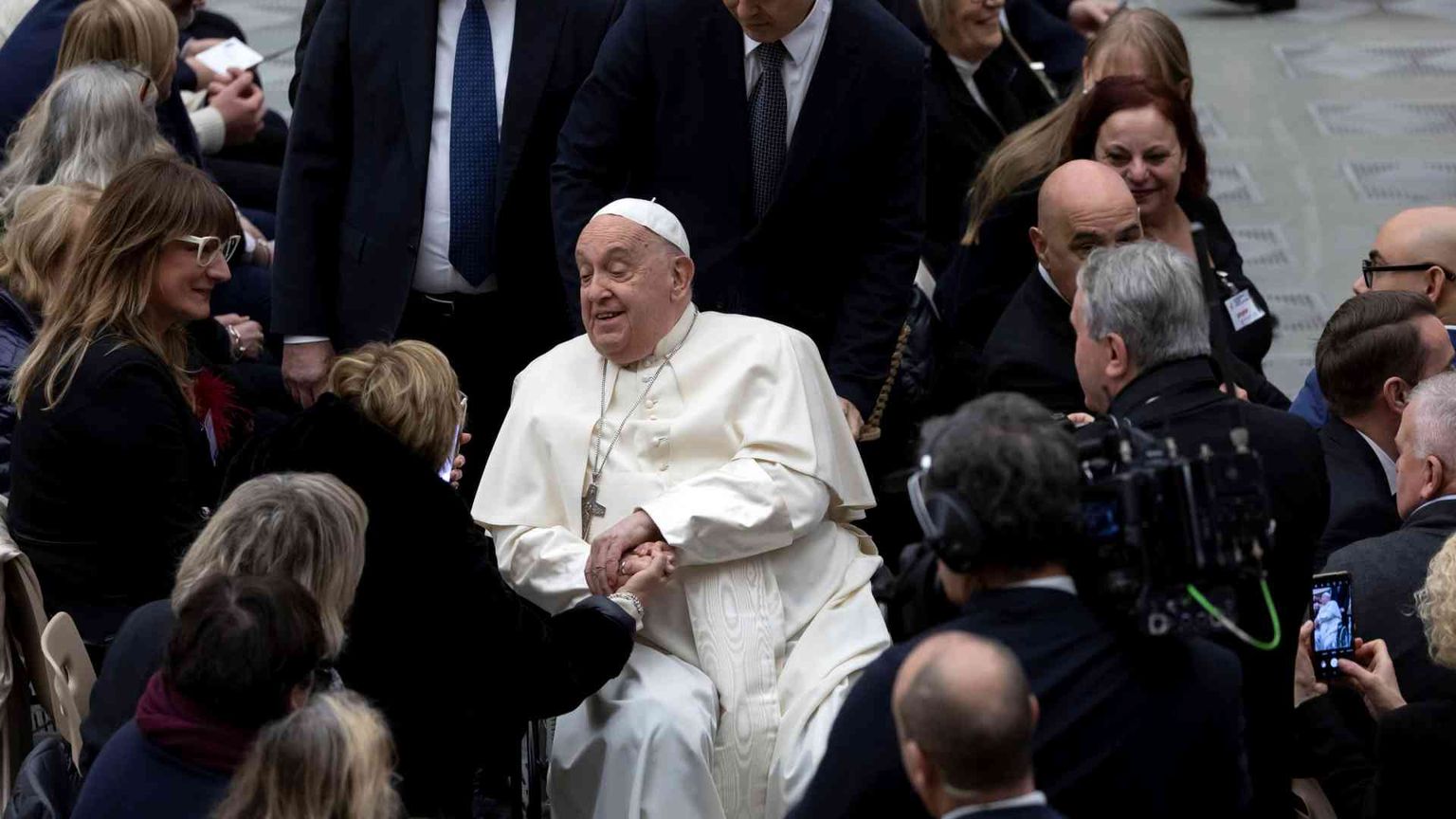 Il Papa ai comunicatori: «Parlate con il cuore, diffondete speranza»