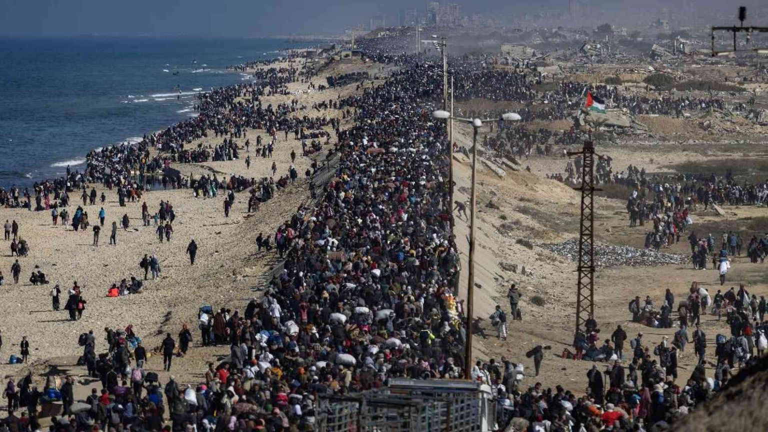 Il ritorno a casa di 300mila palestinesi: «Per noi la guerra è finita oggi»