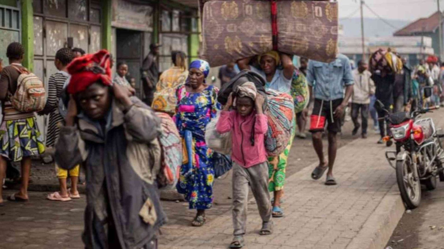 Il Congo in pezzi, Goma nel caos: centinaia di migliaia di civili sono in fuga