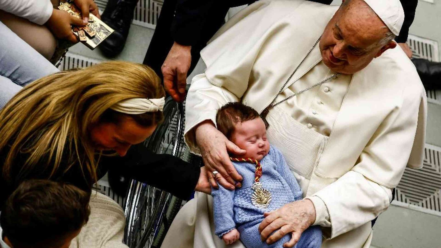 Il Papa: «Congo, basta violenze. Shoah, monito per impegno di pace»
