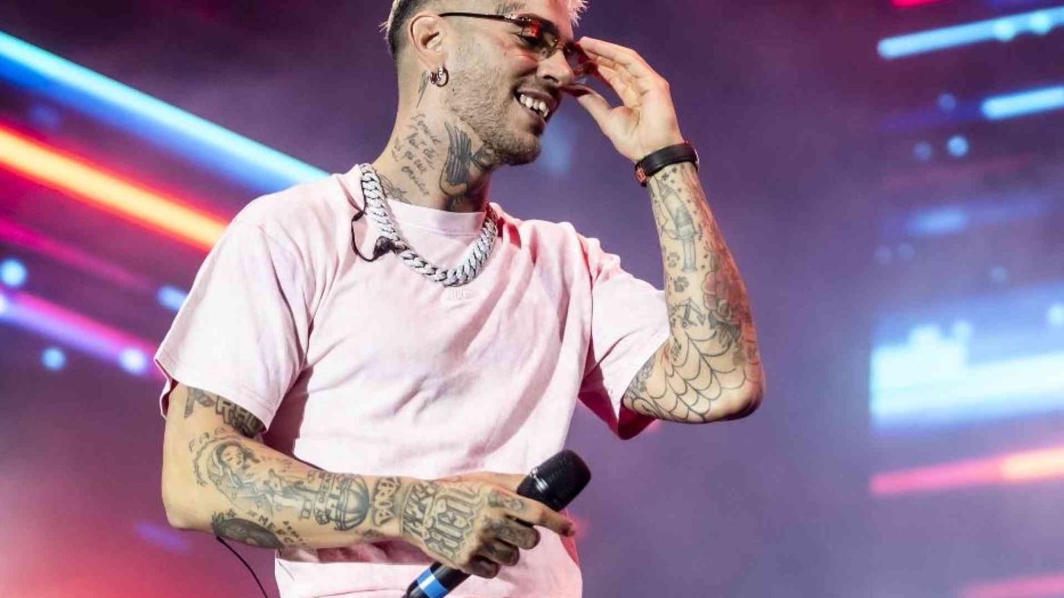 Il Daspo a Emis Killa: perché il rapper ha rinunciato a Sanremo