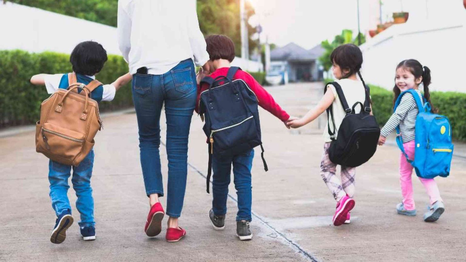 Figli a scuola. Ecco tutti i disastri dell'ipergenitore