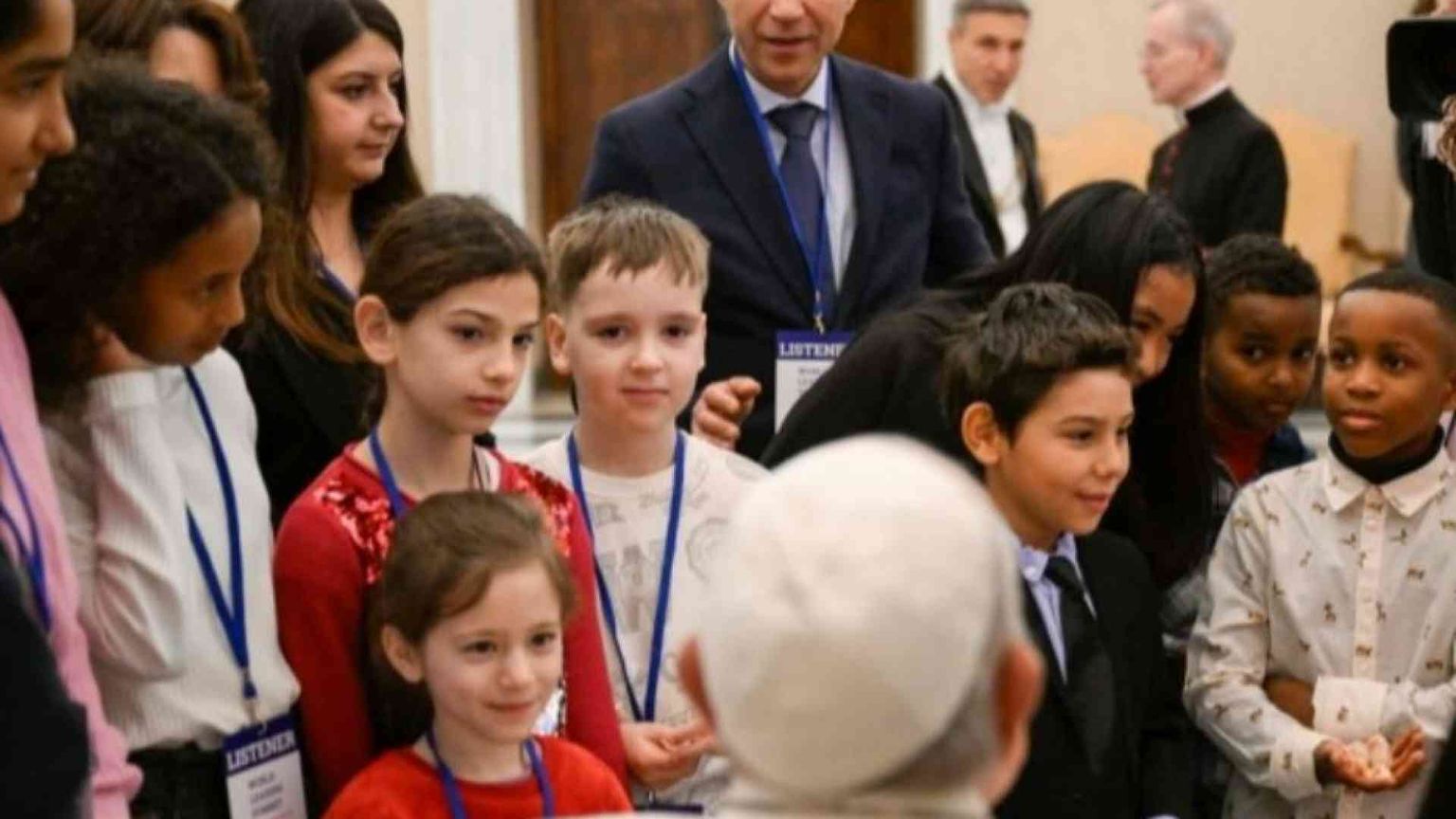 «Non vogliamo un mondo con la guerra»: cosa scrivono i bambini al Papa