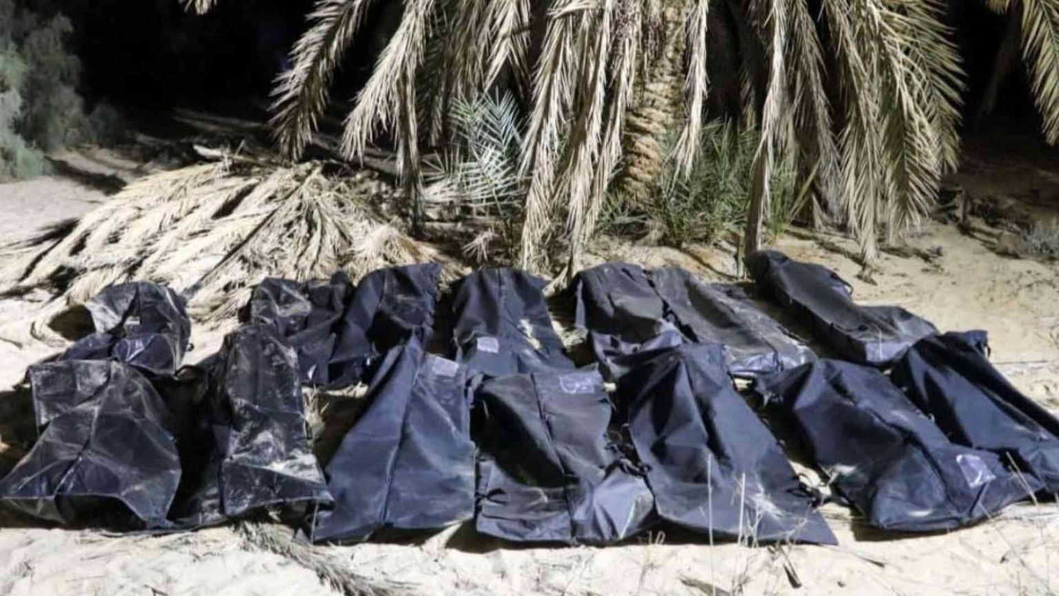 L'orrore delle due fosse comuni dei migranti: scoperti 47 cadaveri
