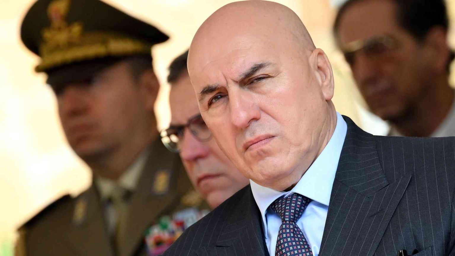 La truffa a nome di Crosetto: ecco come funzionava