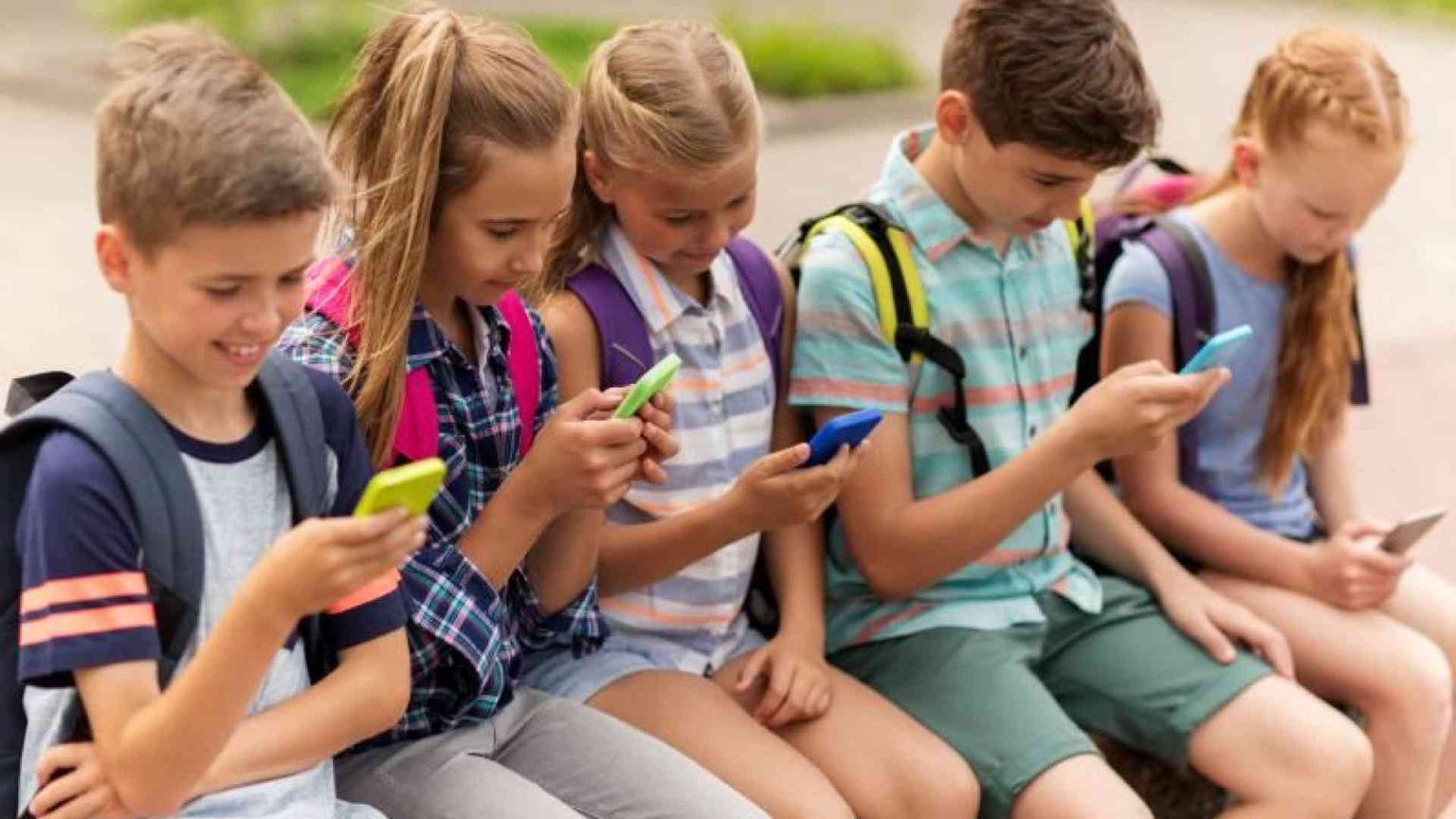 Per proteggere i ragazzi in Rete cominciamo dallo smartphone