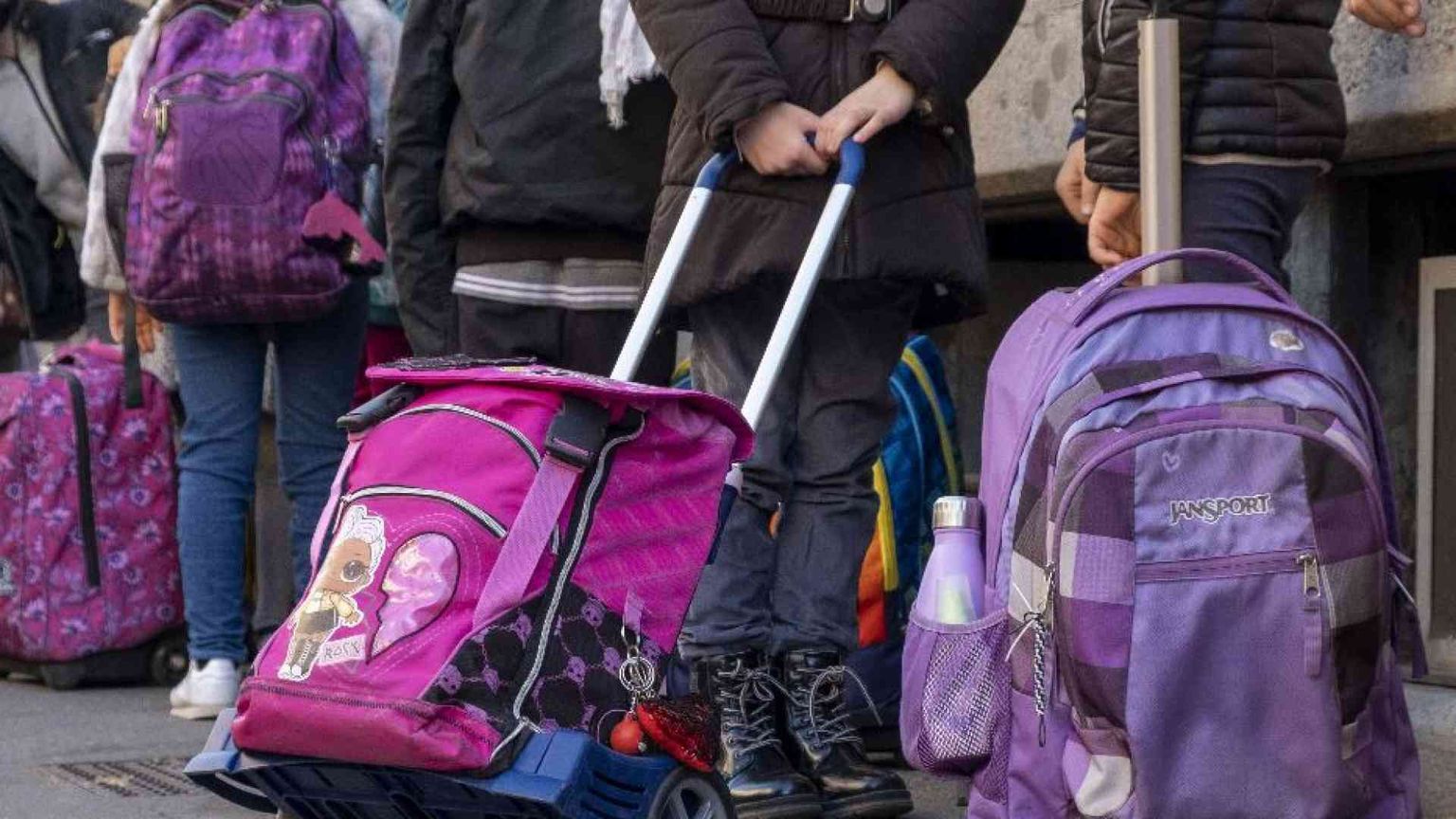 Due genitori sono stati arrestati perché minacciavano la maestra del figlio