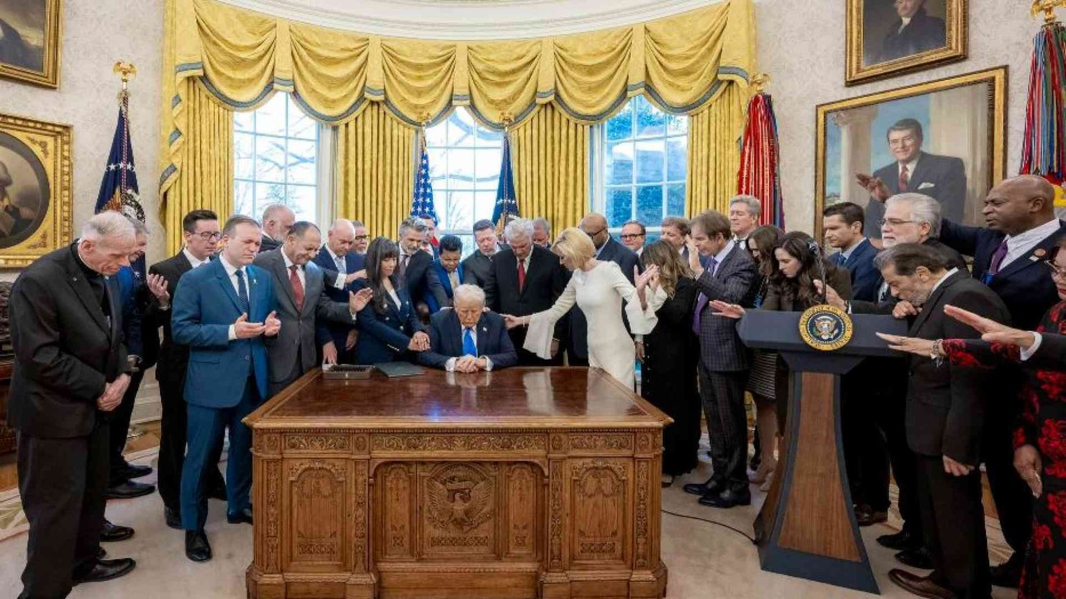 Dio come «fattorino cosmico» dei desideri umani: Il vangelo secondo Trump