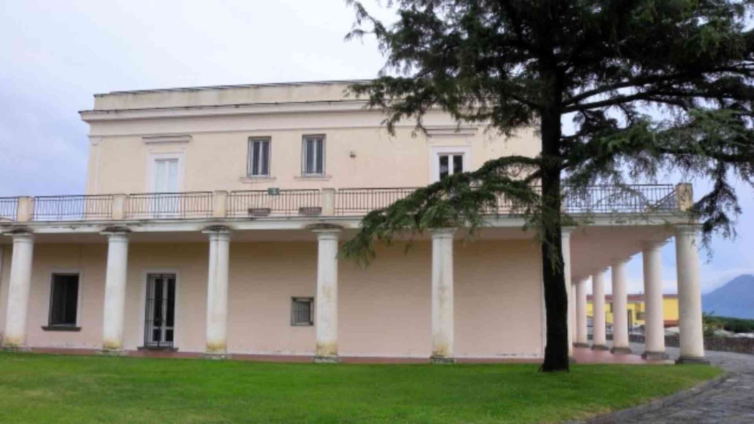 Museo dei trenini nella Villa delle Ginestre di Leopardi: ma la poesia dov'è?