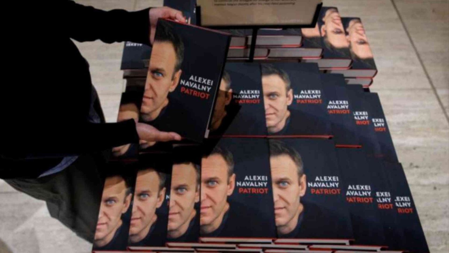 A un anno dalla morte di Navalny, Putin divide e batte ancora l’opposizione
