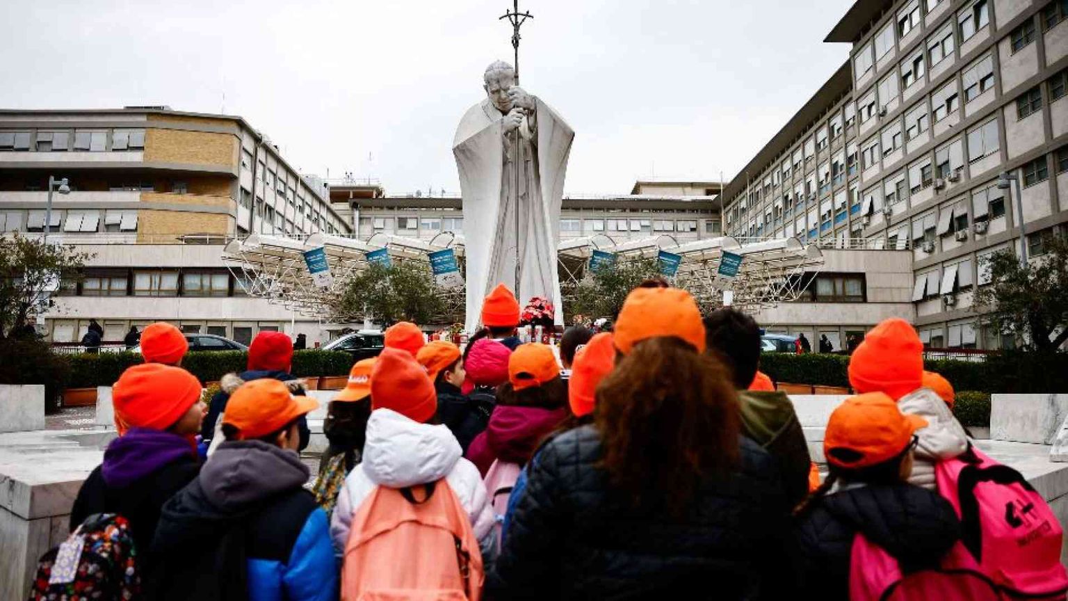 Dall'Italia all'Argentina, la preghiera e l'affetto per Francesco