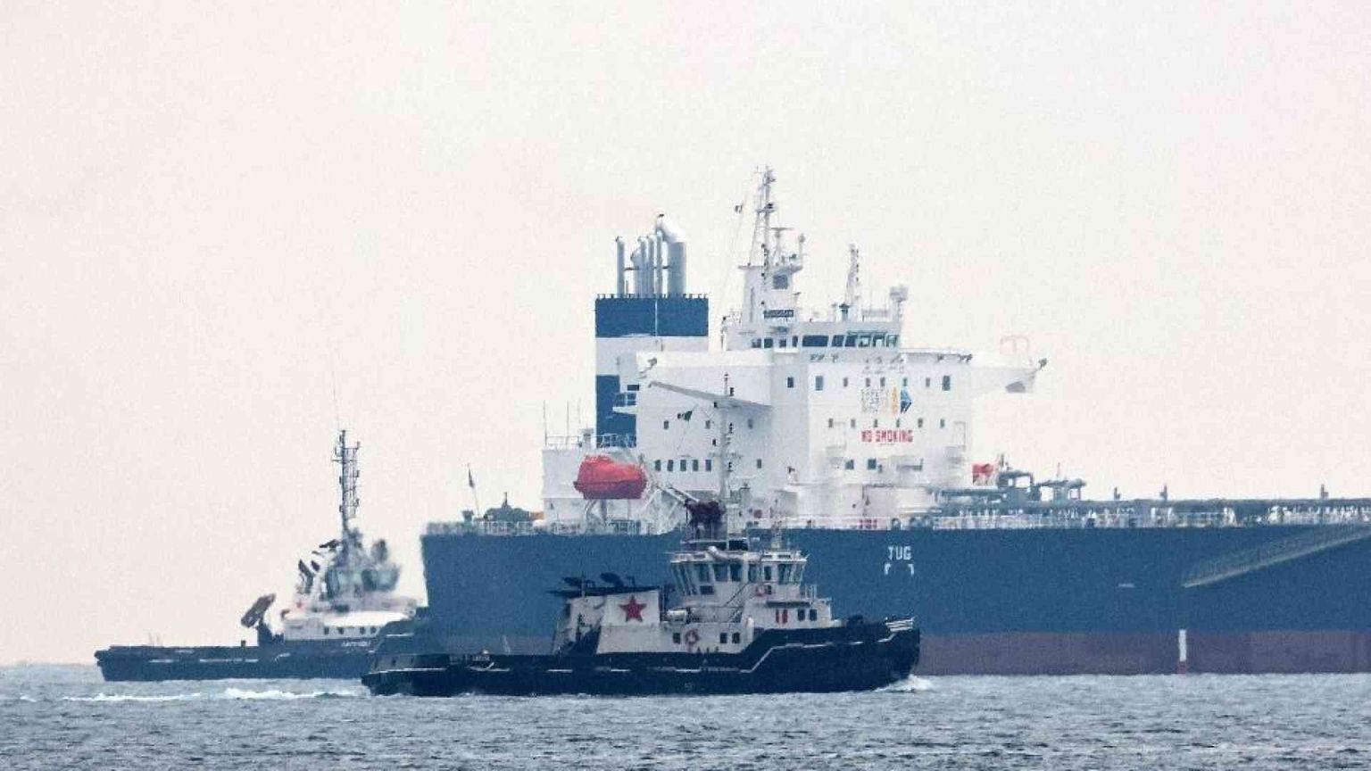 Petroliera colpita a Savona: 7 giorni di misteri